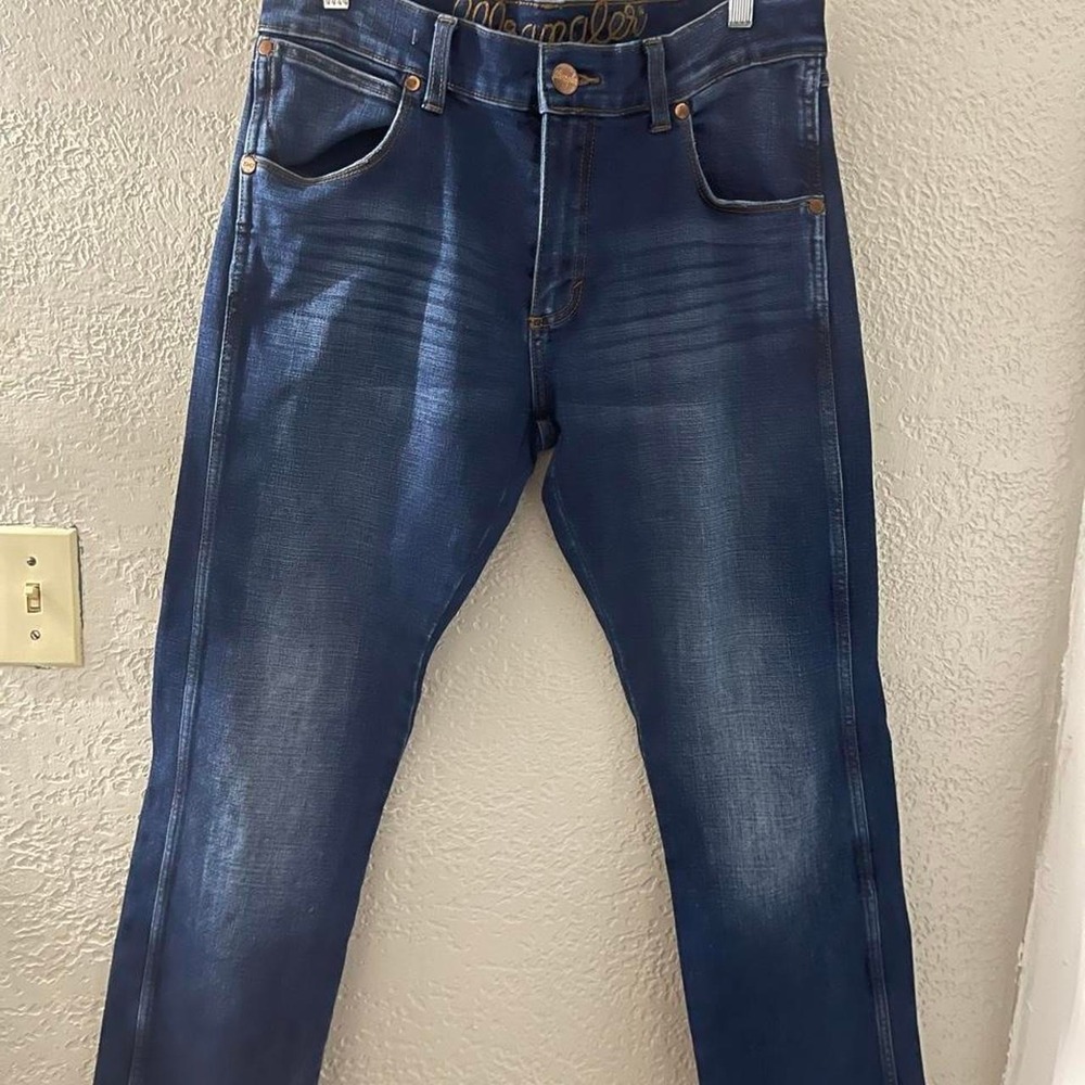 NWOT Wrangler Women's Straight Leg blue jeans Size 31x32
